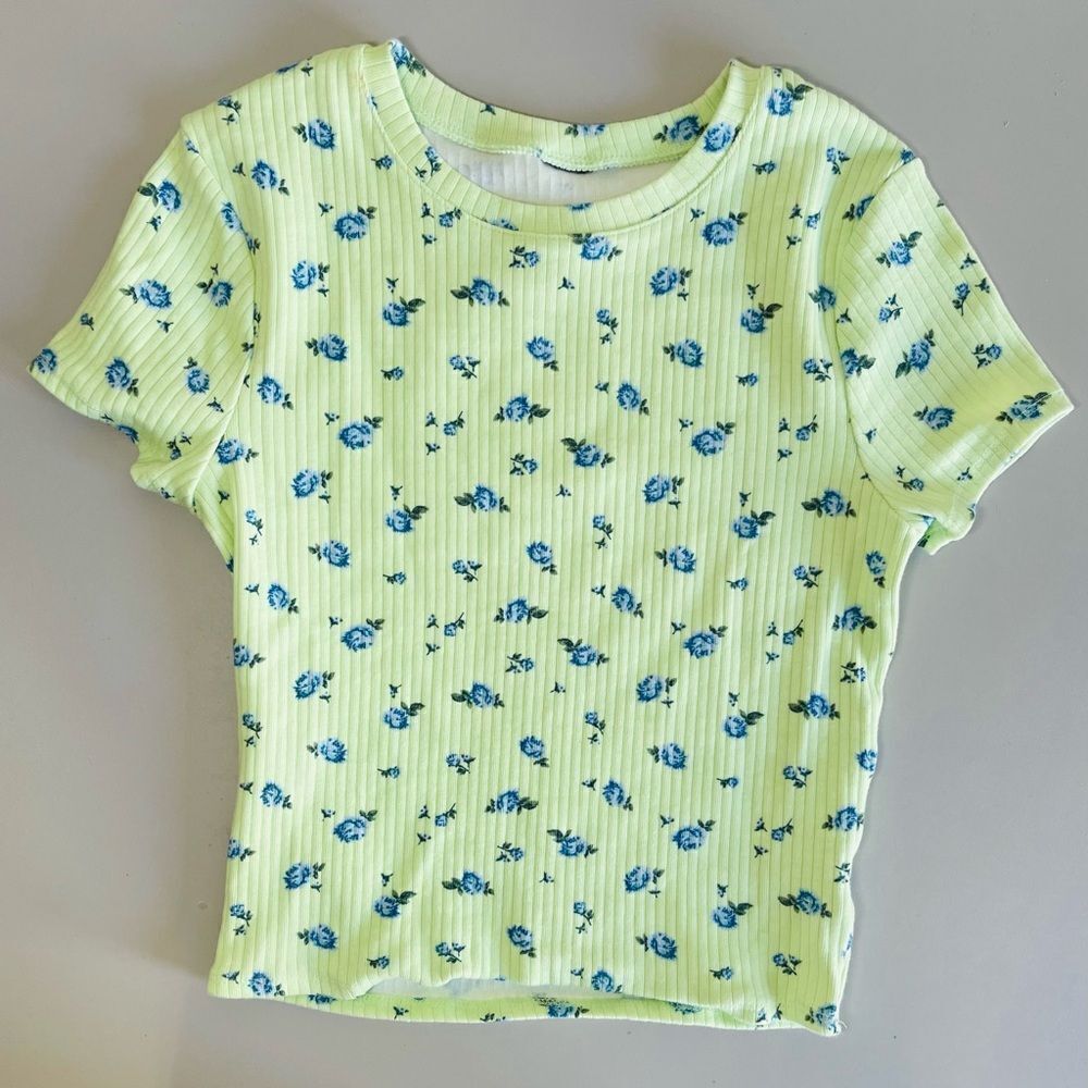 EUC Women’s small floral top